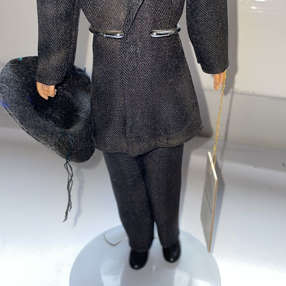 Vintage‎ 1989 Gone With The Wind Rhett Butler/Clark Gable doll on stand - Picture 3 of 7